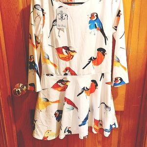 A blouse long has 3/4 sleeve